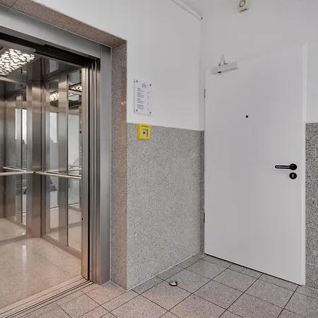 Lta Penthouse Mit 2 Dachterrassen Fuer Bis Zu 7 Personen Appartamento *